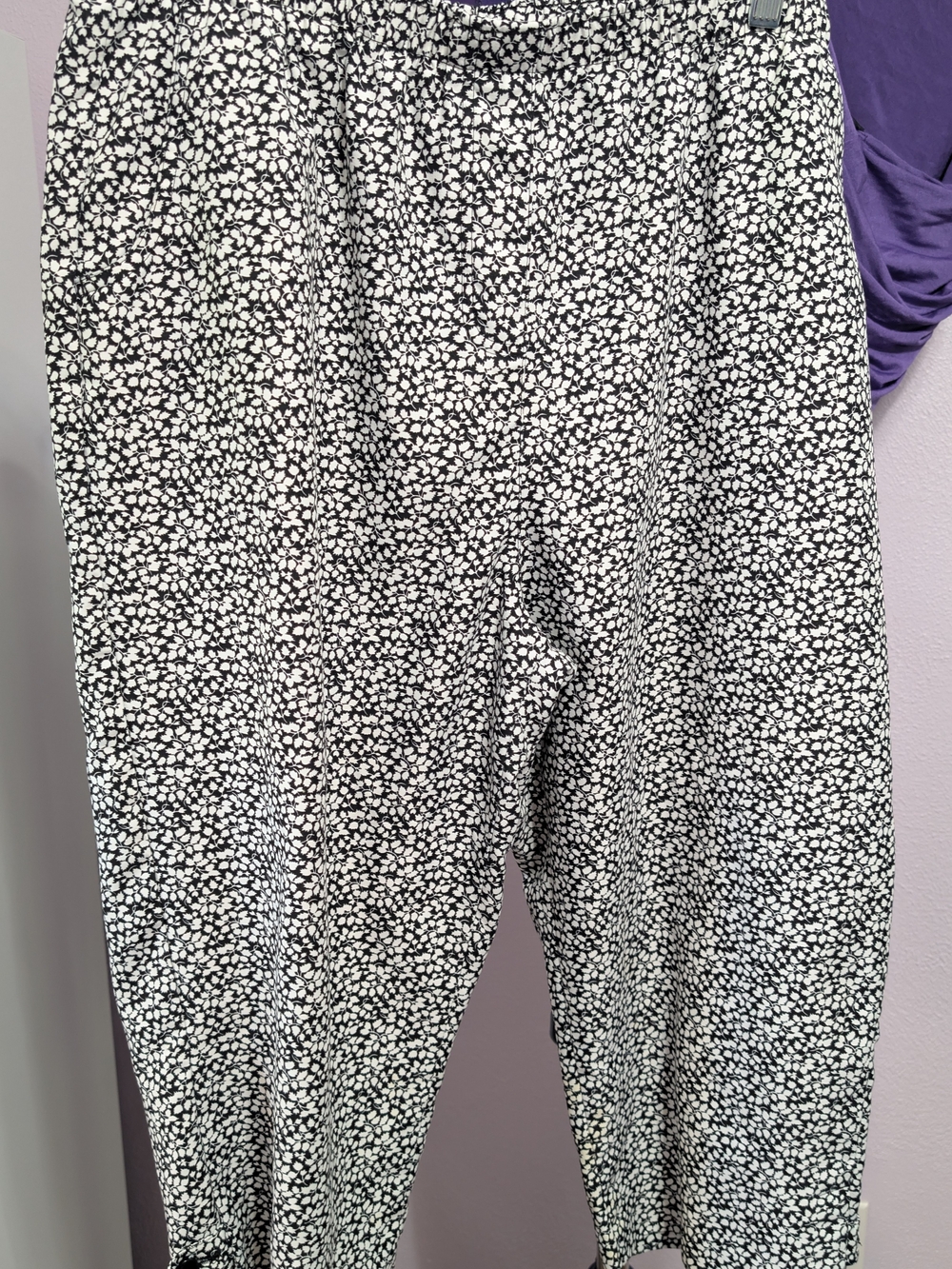 Kim Rogers Black and White Tiny Petal Print Capris